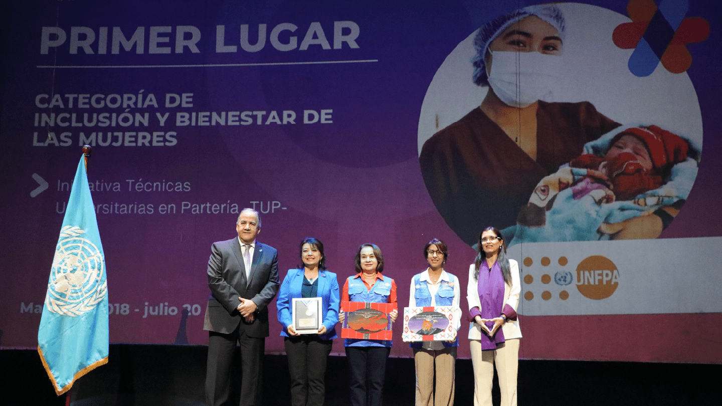 UNFPA Guatemala recibe primer lugar en la categoría ‘Inclusión y Bienestar de las Mujeres’ en los premios ‘Protagonistas de Cambio por la Igualdad de Género 2024’ por el proyecto Técnicas Universitarias en Partería (TUPs)