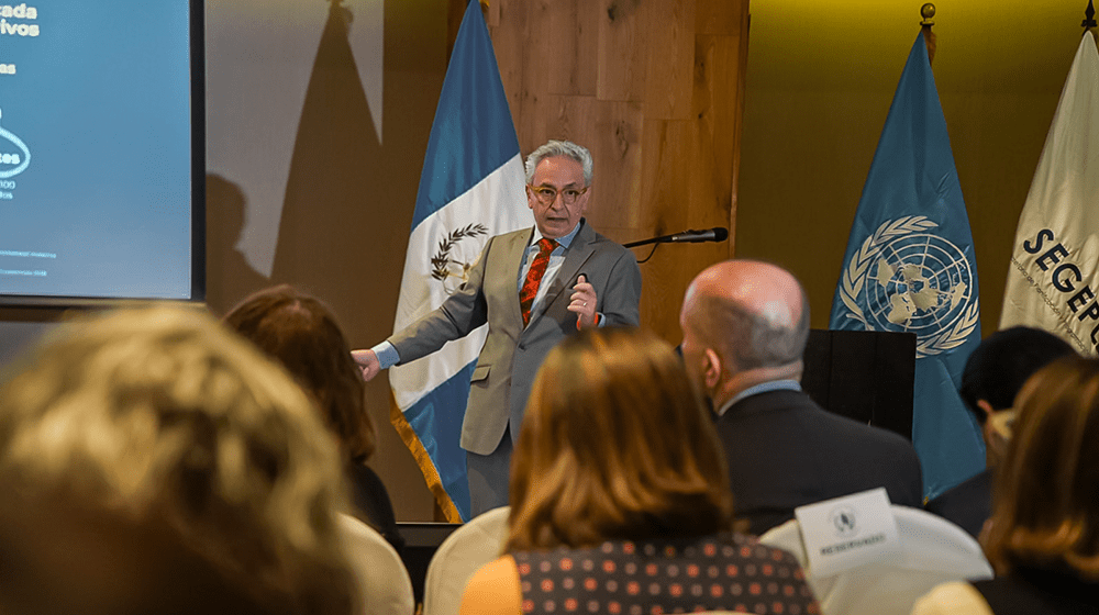 Pablo Salazar, Representante de UNFPA Guatemala, durante la presentación del estudio sobre pueblos indígenas.